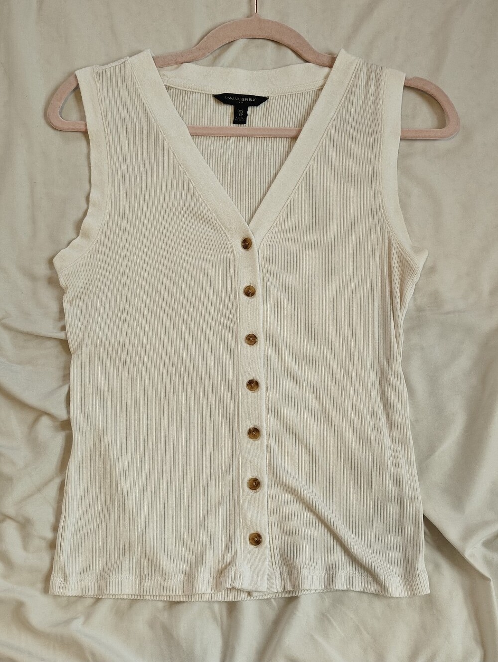Sleeveless Ribbed Button-Front V-Neck Top - Cream White